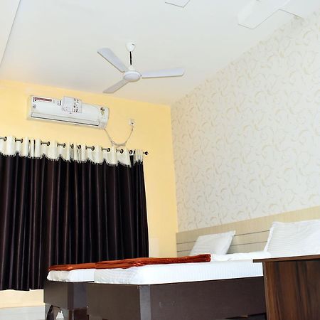 Hotel Triveni Balangir エクステリア 写真