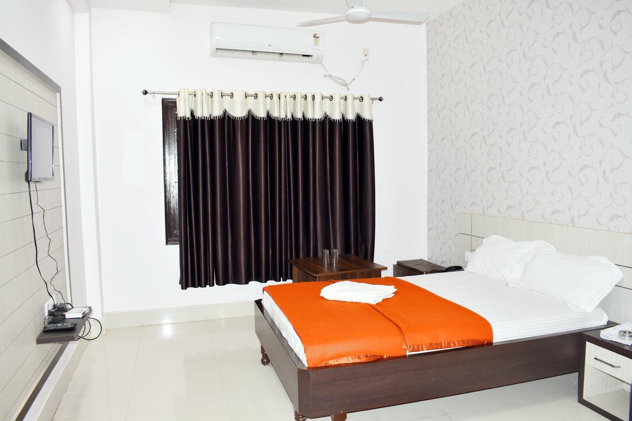 Hotel Triveni Balangir エクステリア 写真