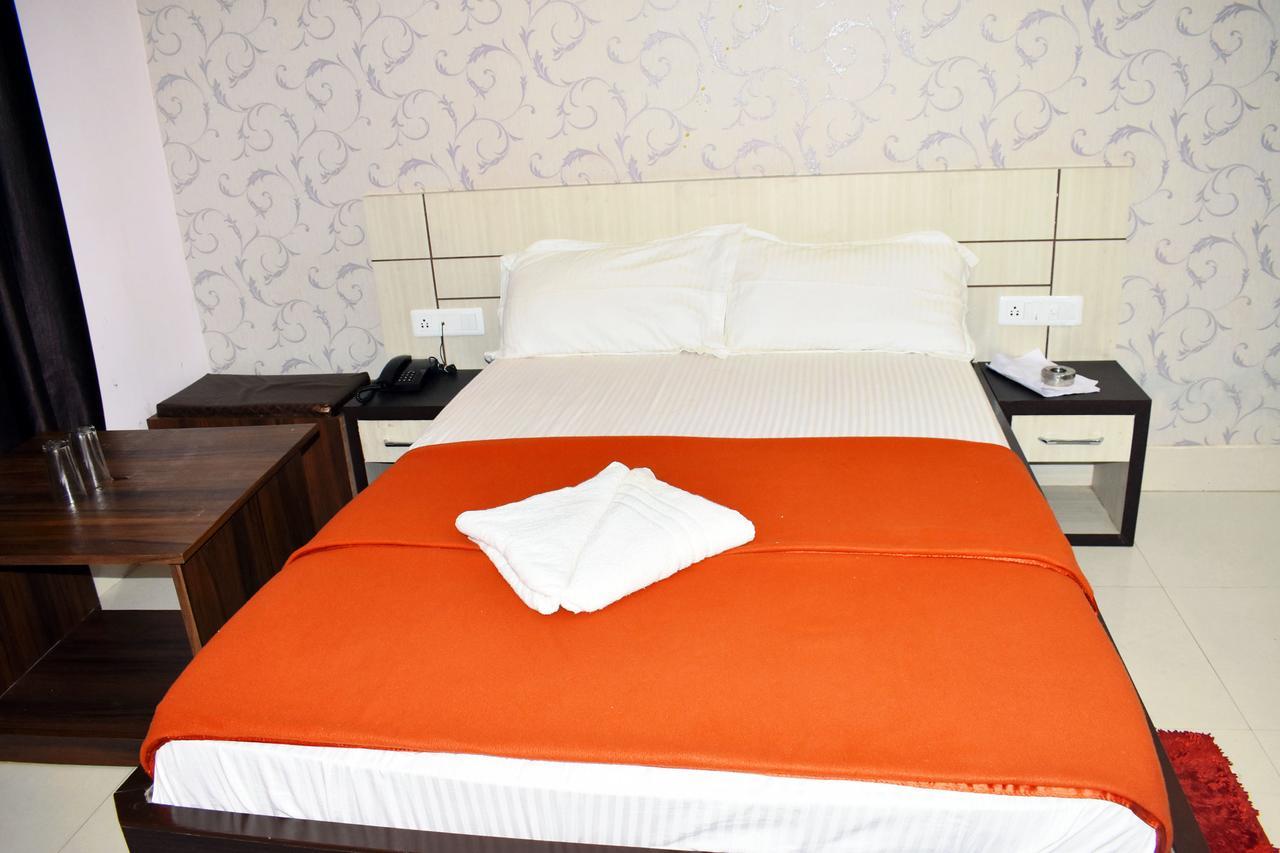 Hotel Triveni Balangir エクステリア 写真